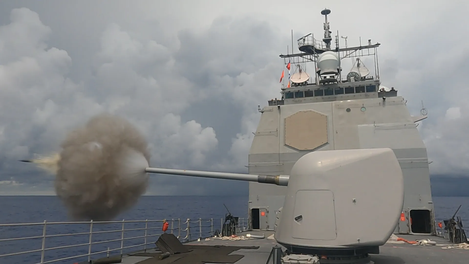 Mk 45 5-inch naval gun firing at sea, representative candidate host class